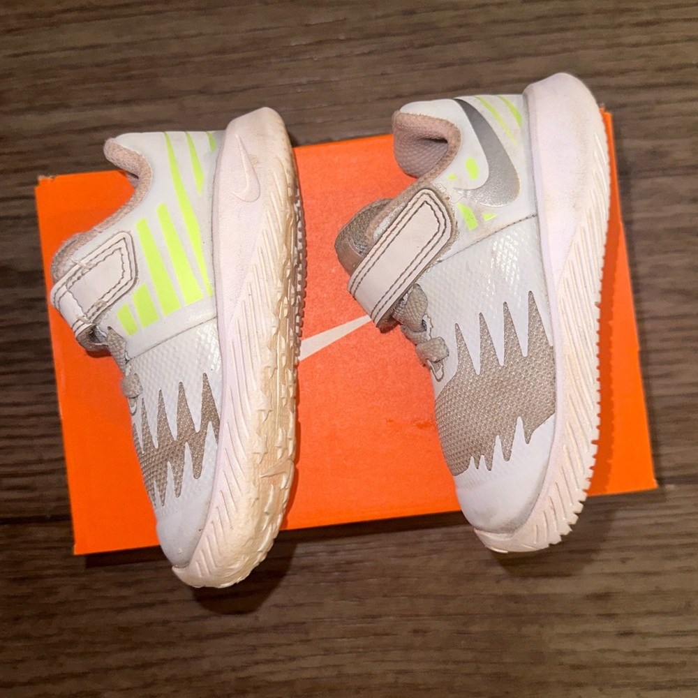 Nike Star Runner Toddler Shoe Size 4c